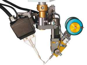 Induction head for soldering robots